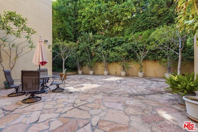 Building Photo - 1557 S Beverly Glen Blvd