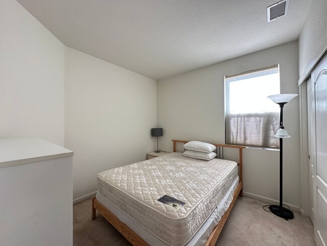 Building Photo - 3 Bedroom Rosemont Home