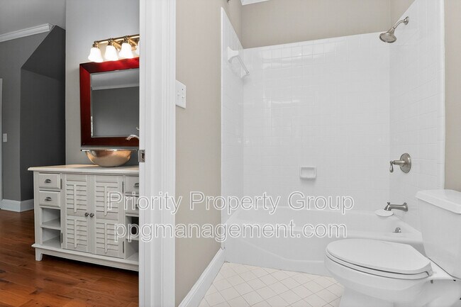 Building Photo - 16205 Riverpointe Dr