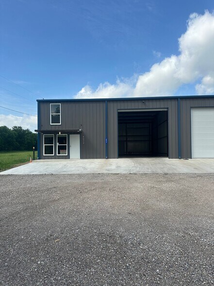 Building Photo - 4072 Old Lorena Rd
