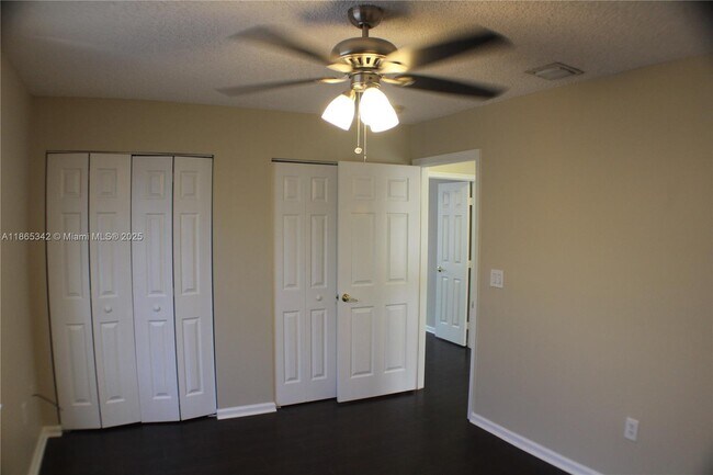Building Photo - 4955 SW 166th Ave