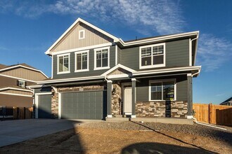 Building Photo - 4 Bedroom 3 Bath Home in Wellington!