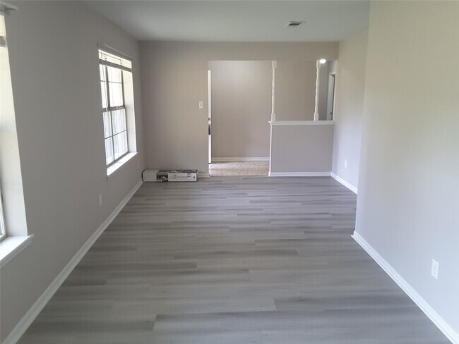 Building Photo - 18521 Railroad Ave