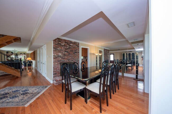 Building Photo - 3201 Bayland Dr