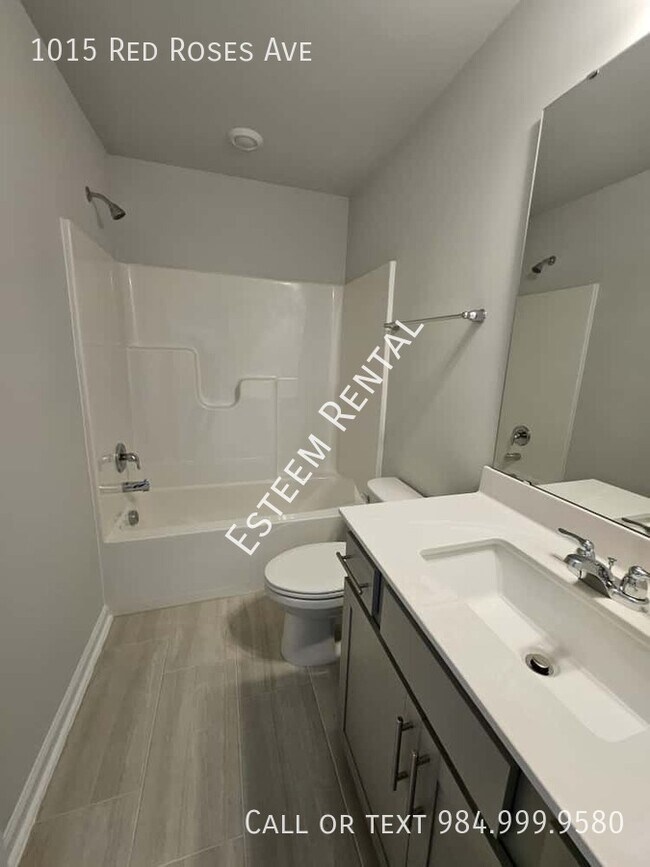 Building Photo - 1015 Red Roses Ave