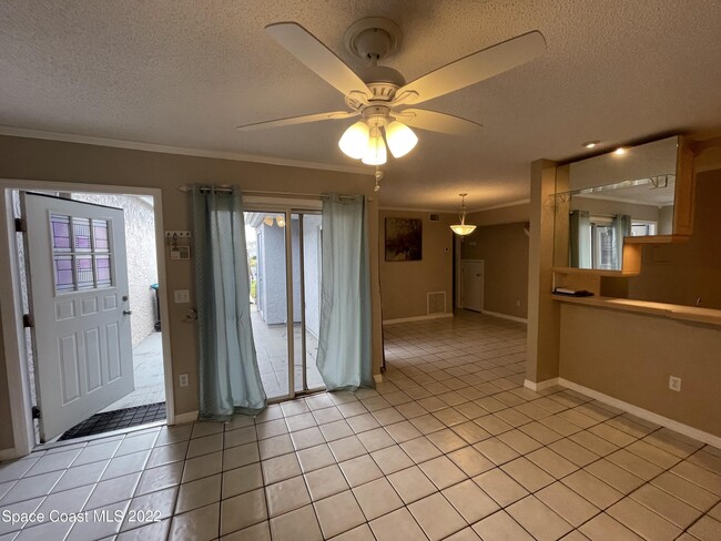 Building Photo - 1425 Malibu Cir NE