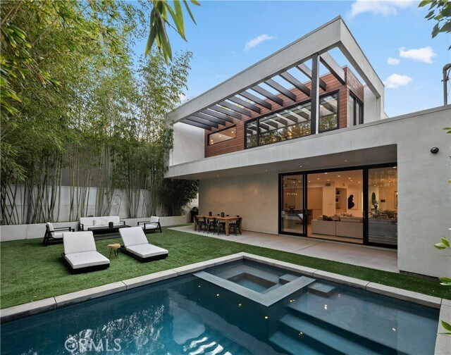 Building Photo - 4242 Vantage Ave