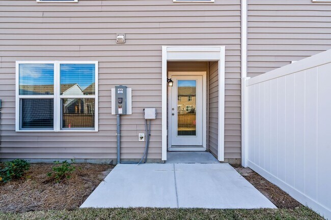 Building Photo - All Inclusive Seasonal Rental Available January 5-March 31st.