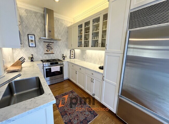Building Photo - Historic Convenience with This Delightful ...