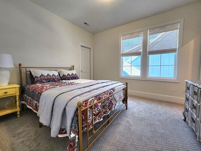 Building Photo - Home Available in Summerhouse on Everett Bay! Showings Coming Soon.