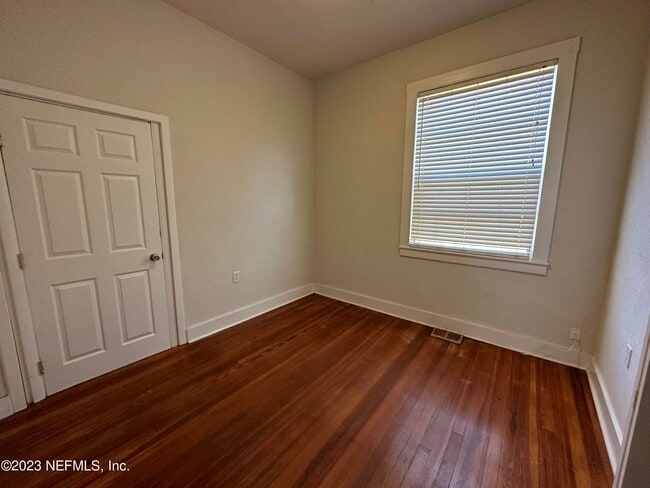 Building Photo - 1824 Perry Pl
