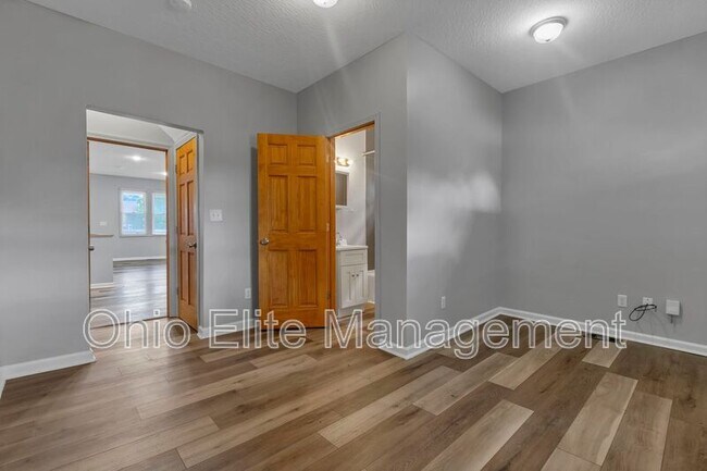 Building Photo - 2023 Sullivant Ave