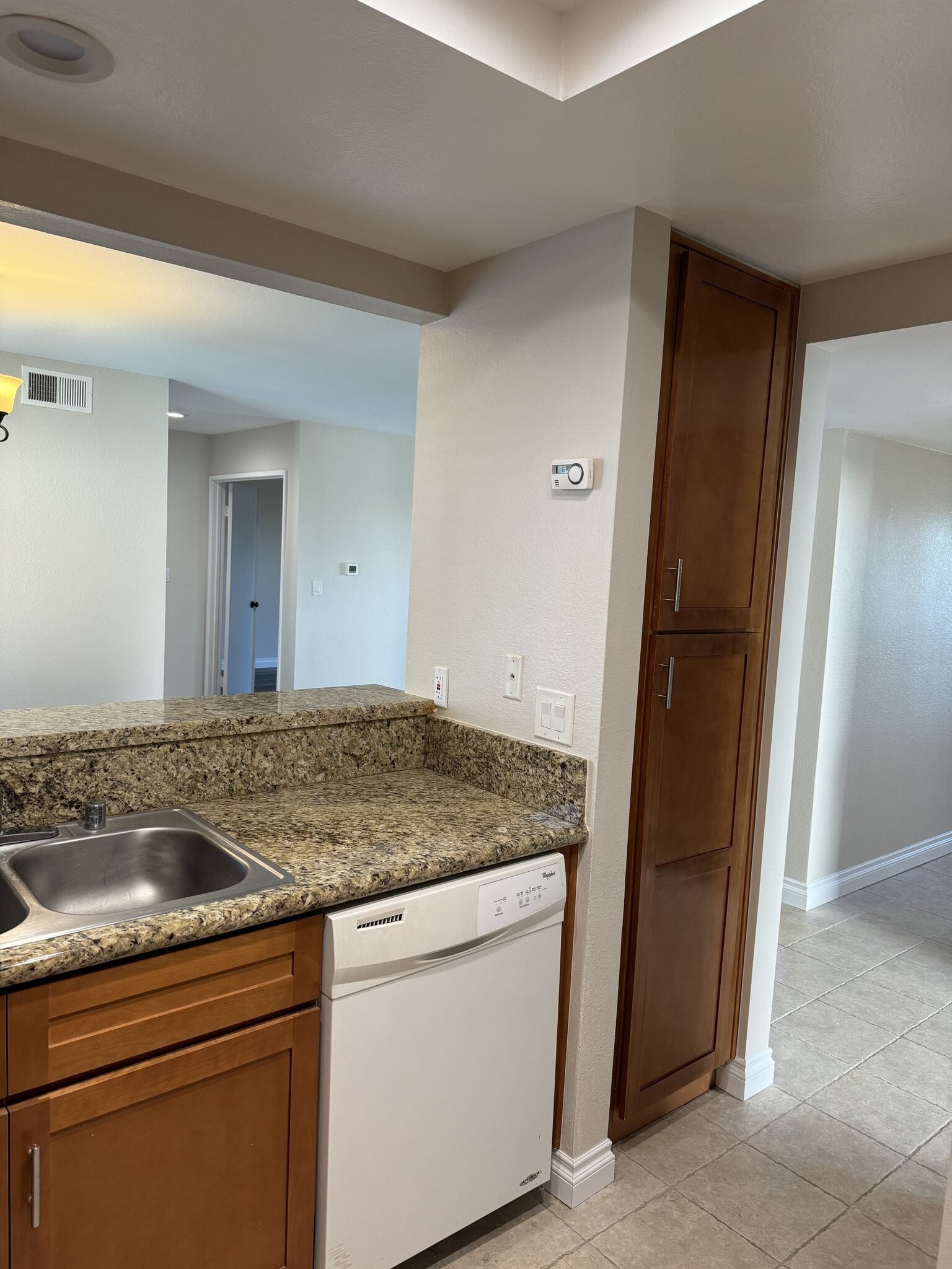 Building Photo - 465 S Ranch View Cir