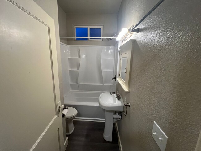 Building Photo - 305 SE Everett St