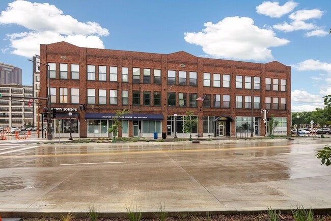 Building Photo - 523 Jackson St