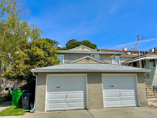 Building Photo - $1,950 - GORGEOUS TWO BEDROOM DUPLEX UNIT WITH GARAGE IN HAYWARD FOOTHILLS