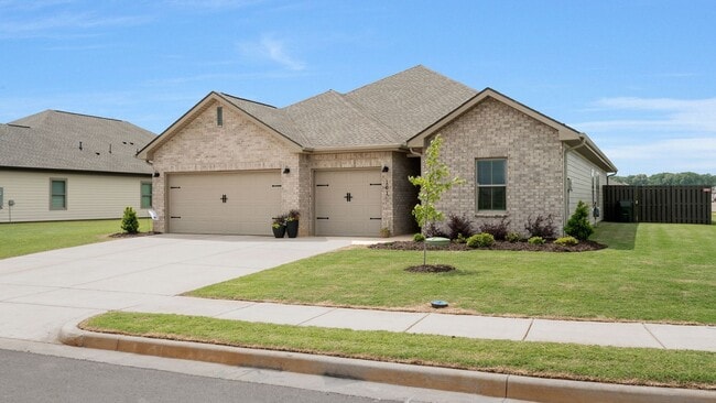 Building Photo - Like-new 4BR/3BA home in desirable St. Cla...