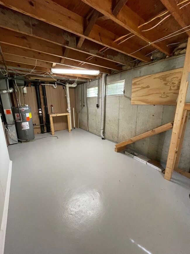 Building Photo - SINGLE FAMILY LOCATED IN MANCHESTER, off 1...