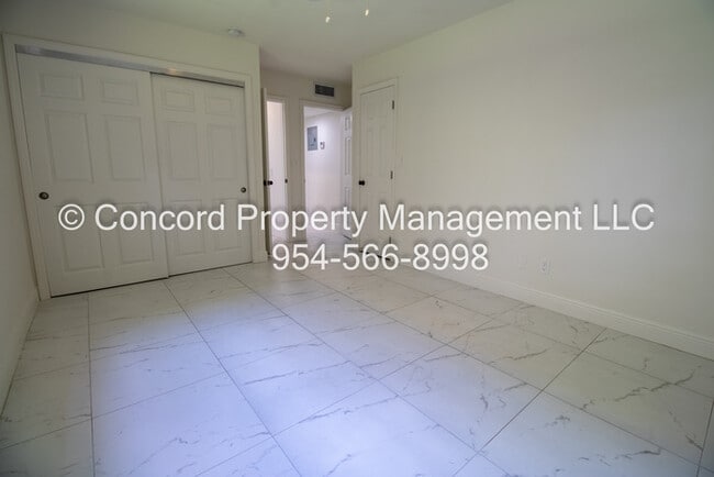 Building Photo - Stunning Upated 2 bedroom, 1 bath in Sailb...
