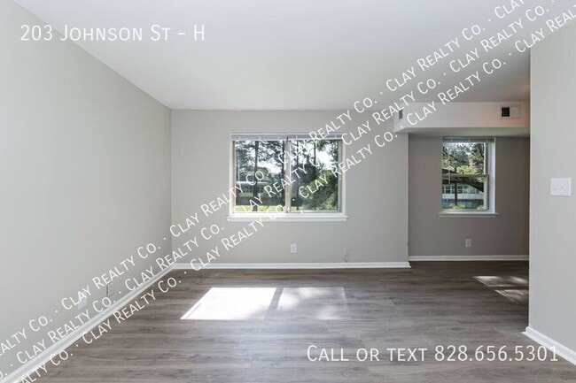 Building Photo - 203 Johnson St