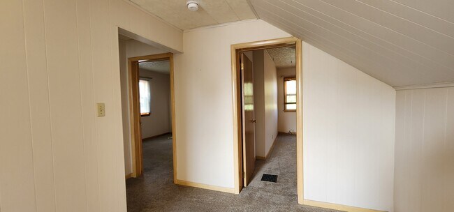 Building Photo - 703 Hopkins St