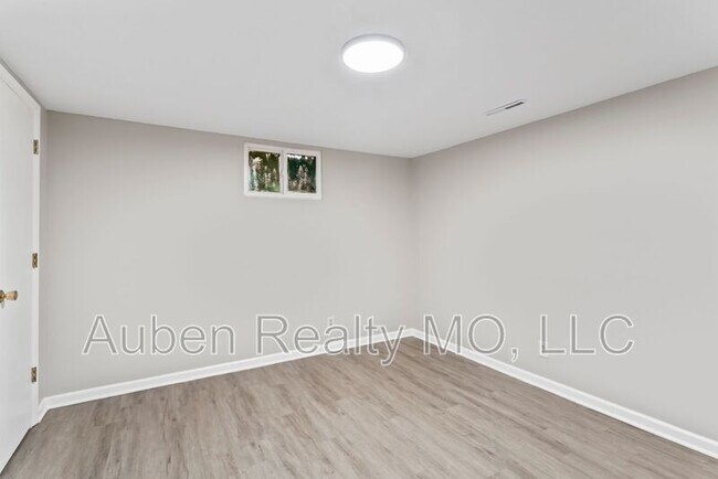 Building Photo - 1206-1208 N Cottage St