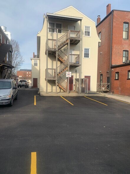 Building Photo - 191 Main St