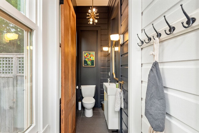 Building Photo - 2234 NW Johnson St