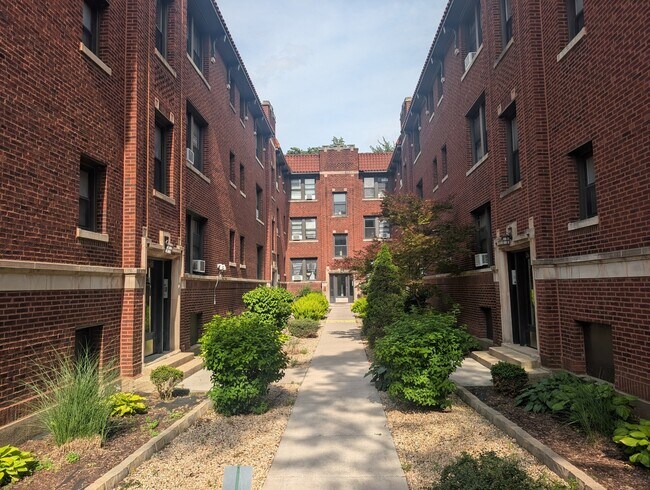 Building Photo - 2641 N Spaulding Ave