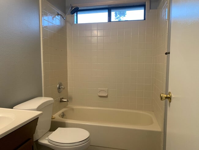 Building Photo - 319 Glenn St