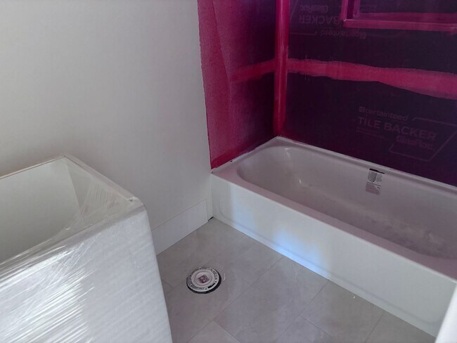 Building Photo - 5 bed 4.5 bath home with pool in Crimson Cliff Boundary