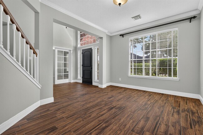 Building Photo - 108 Oak Creek Ln