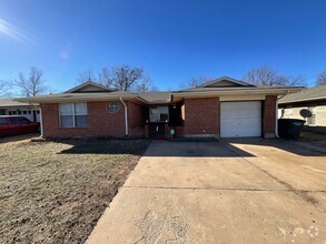 Building Photo - 3 bedroom, 1 3/4 bath, 1 car garage