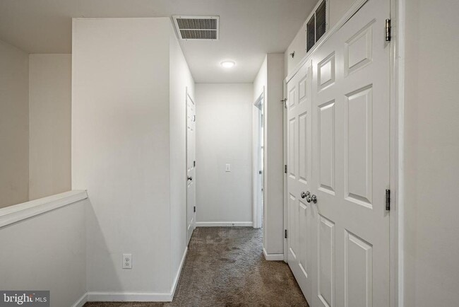 Building Photo - 33 Addison Ln