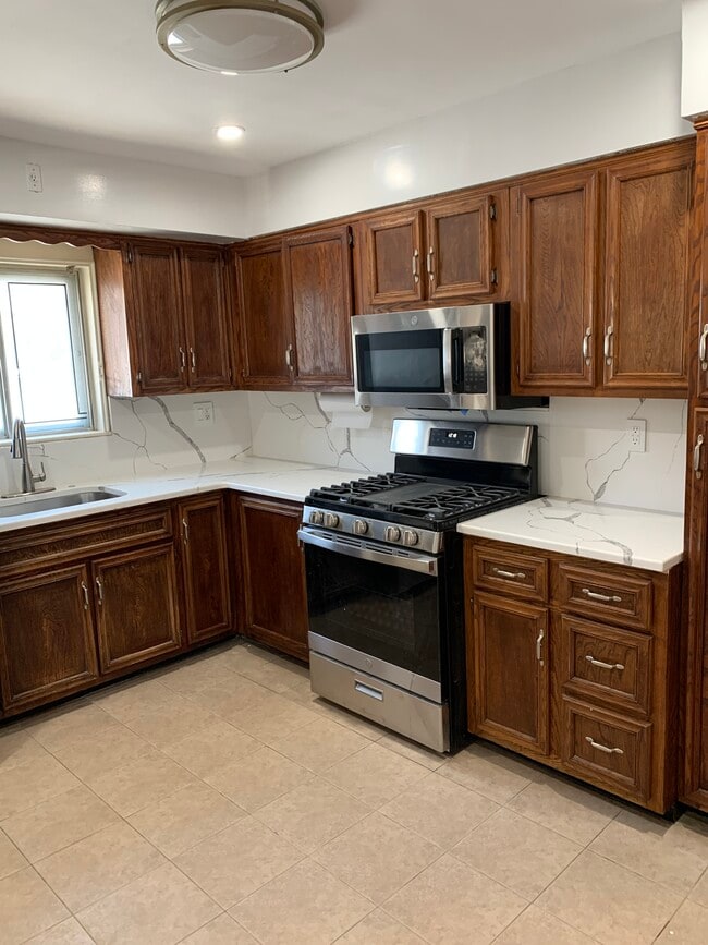 Building Photo - 25412 Craft Ave