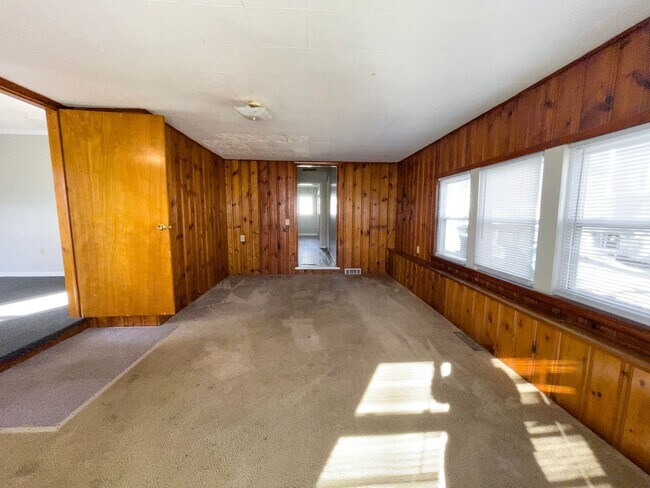 Building Photo - 1900 E 22nd St