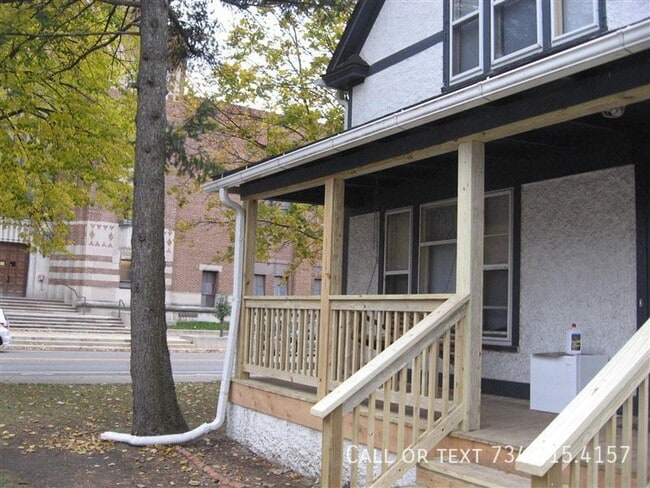 Building Photo - 936 Mary St