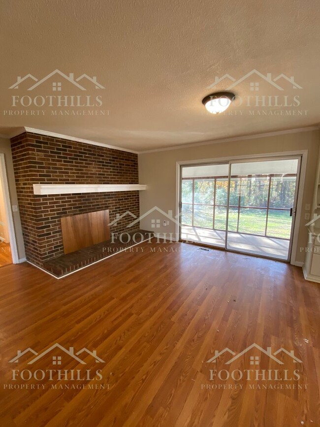 Building Photo - 3-Bedroom Home with Screened Porch & New A...