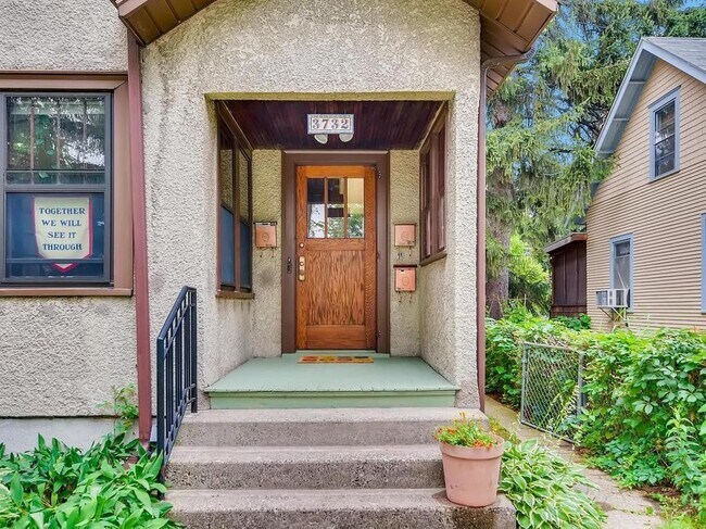 Building Photo - 3732 16th Ave S