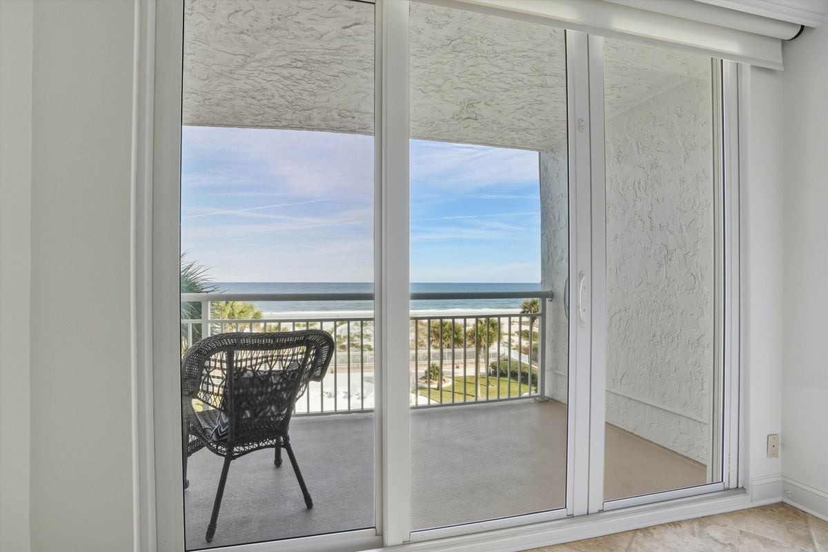 Building Photo - 1601 Ocean Dr S