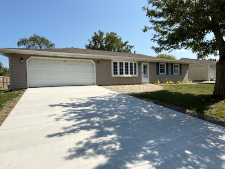Primary Photo - 627 Osage Rd