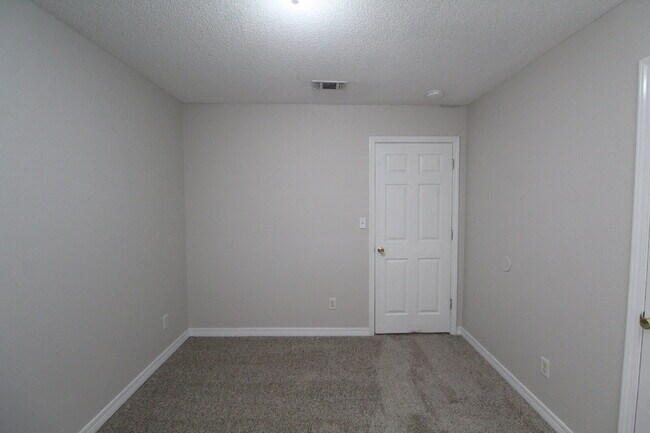 Building Photo - Updated 3BR/1BA Patio Home in Northeast Pensacola, Close to Downtown, Shopping, and Parks!