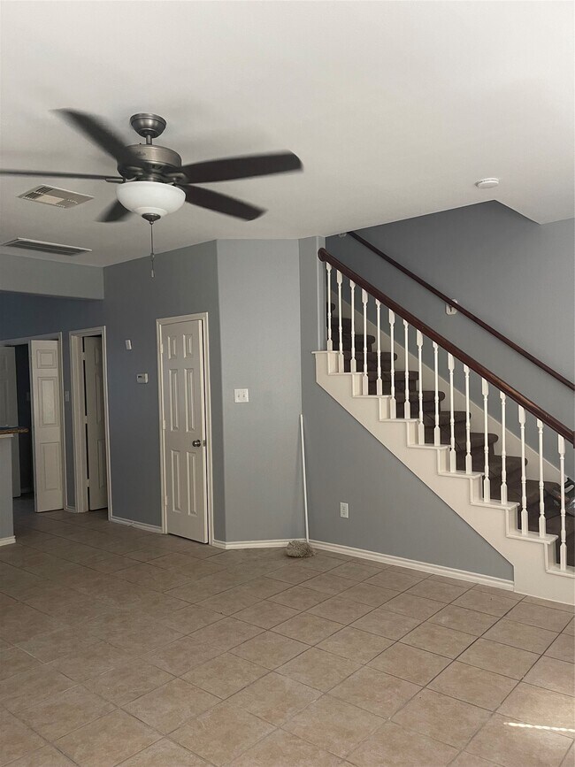 Building Photo - 2117 Kemah Village Dr