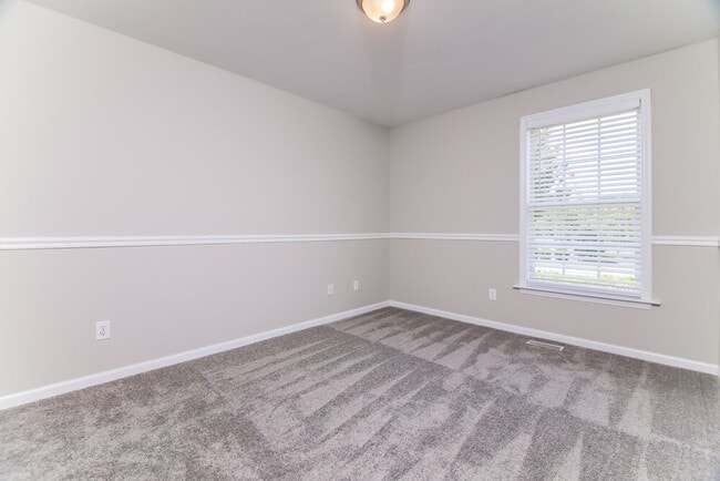 Building Photo - 147 Tralee Dr