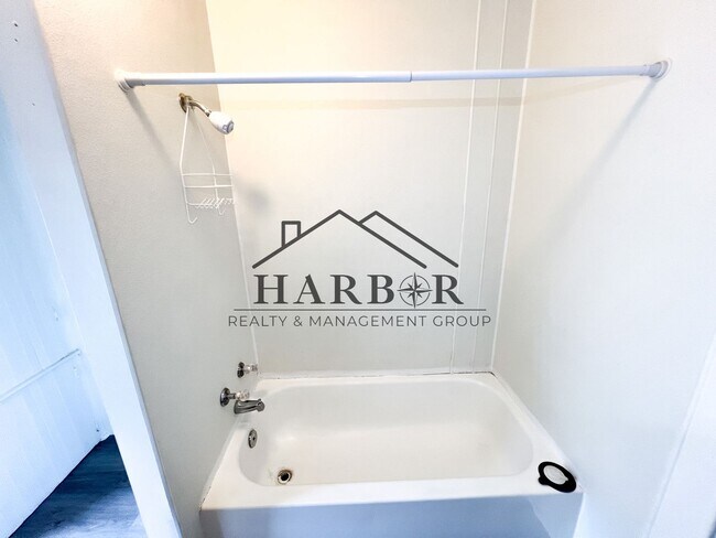 Building Photo - 527 Boone St