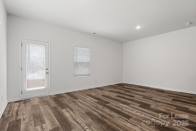 Building Photo - 110 Blakeslee Ct