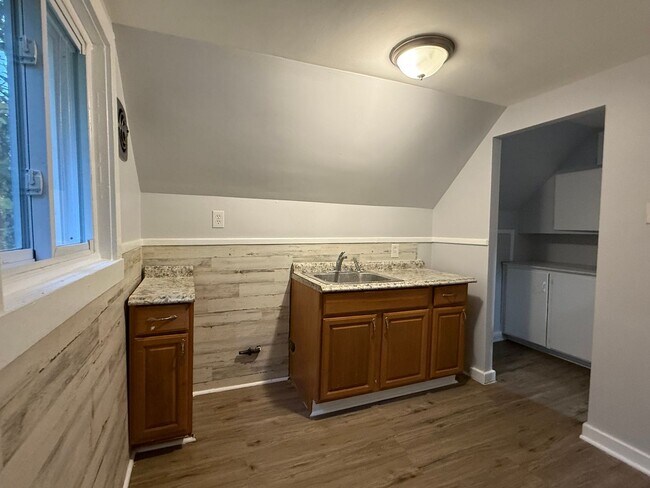 Building Photo - 175 Avenue E