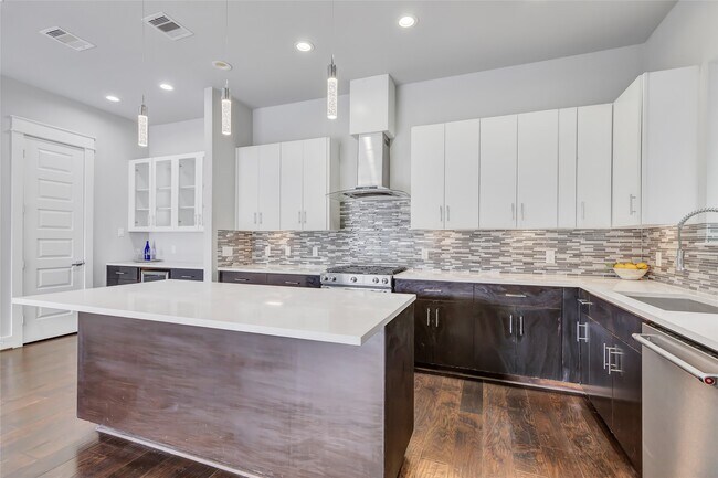 Building Photo - 3309 Baron St