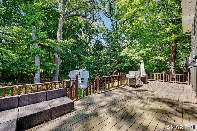 Building Photo - 40 Mianus View Terrace