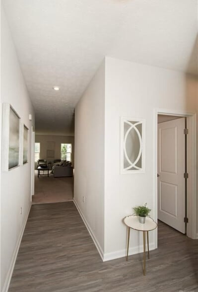 Building Photo - 2125 Schmidt Dr